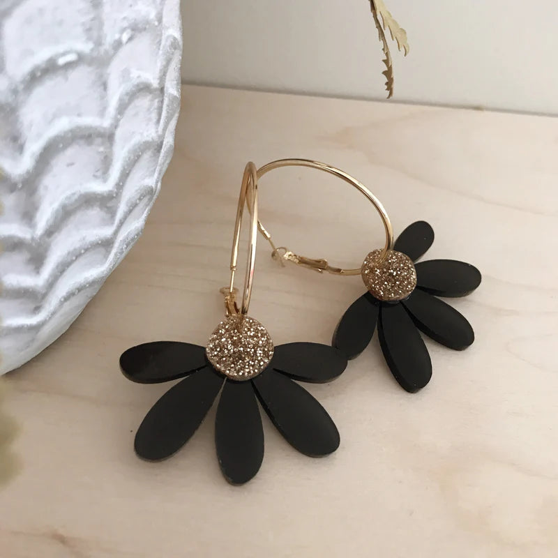 Earrings | Jumbo Daisy Hoop
