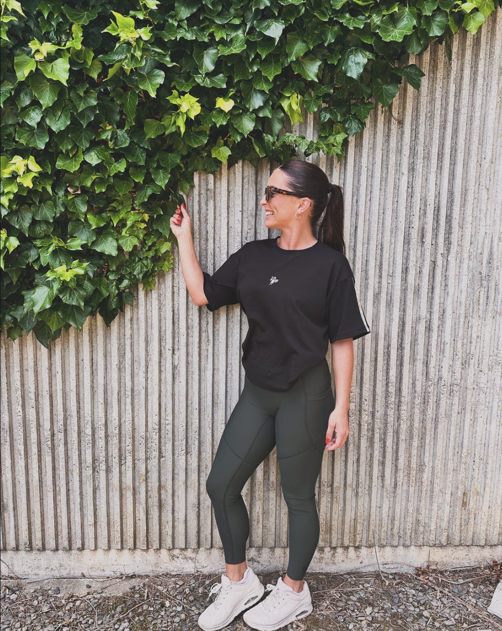 The Brave Pants Company | 100% Brushed Cotton Bombshell T-shirt - Black